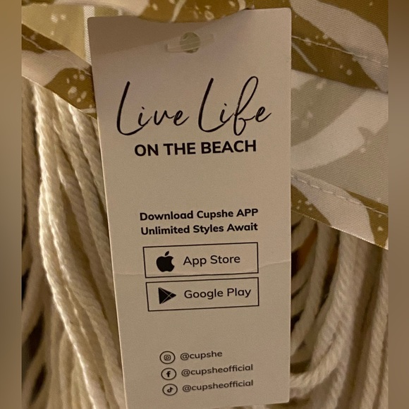 NWT Cupshe Tropical Leaf Print Bell Sleeve Romper - Picture 12 of 15